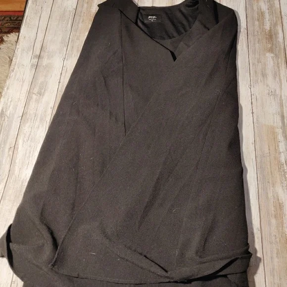 Nasty Gal sleeveless caped dress - Picture 6 of 6